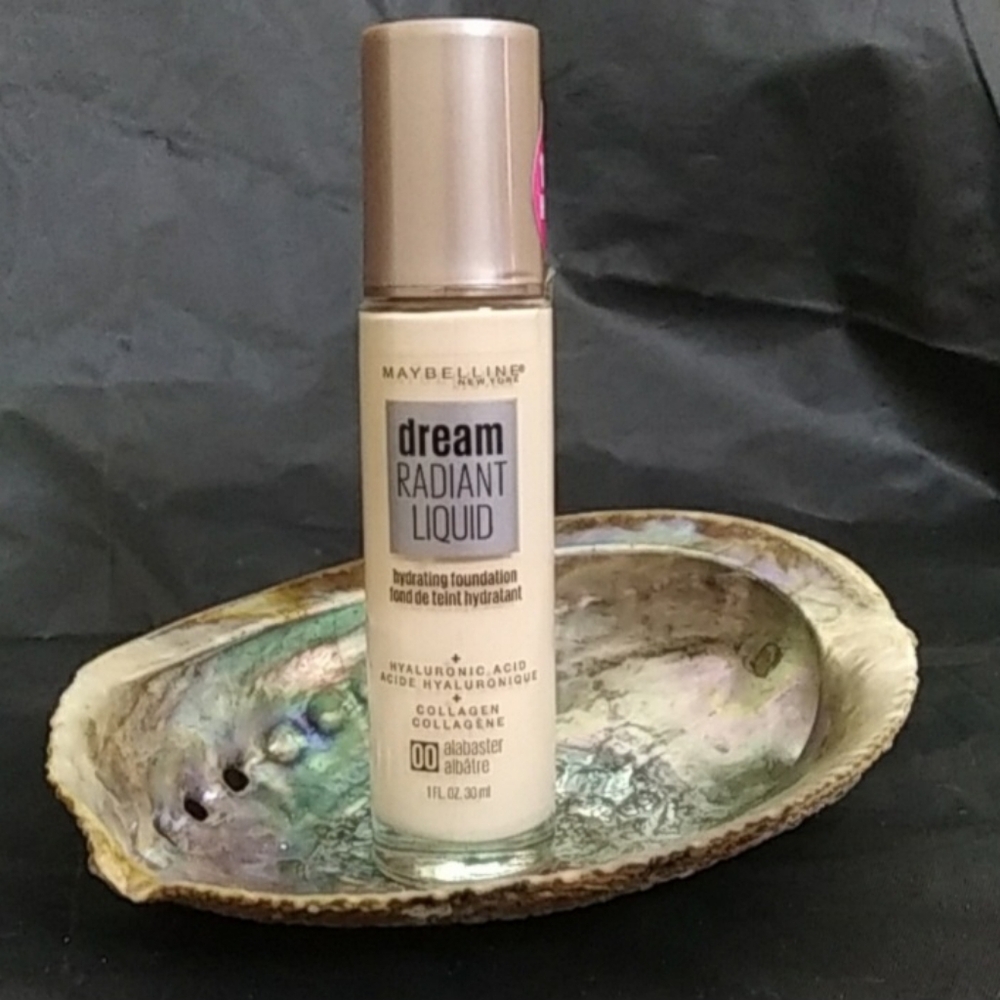 Maybelline Dream Radiant Liquid Foundation Shade 00 Color Alabaster